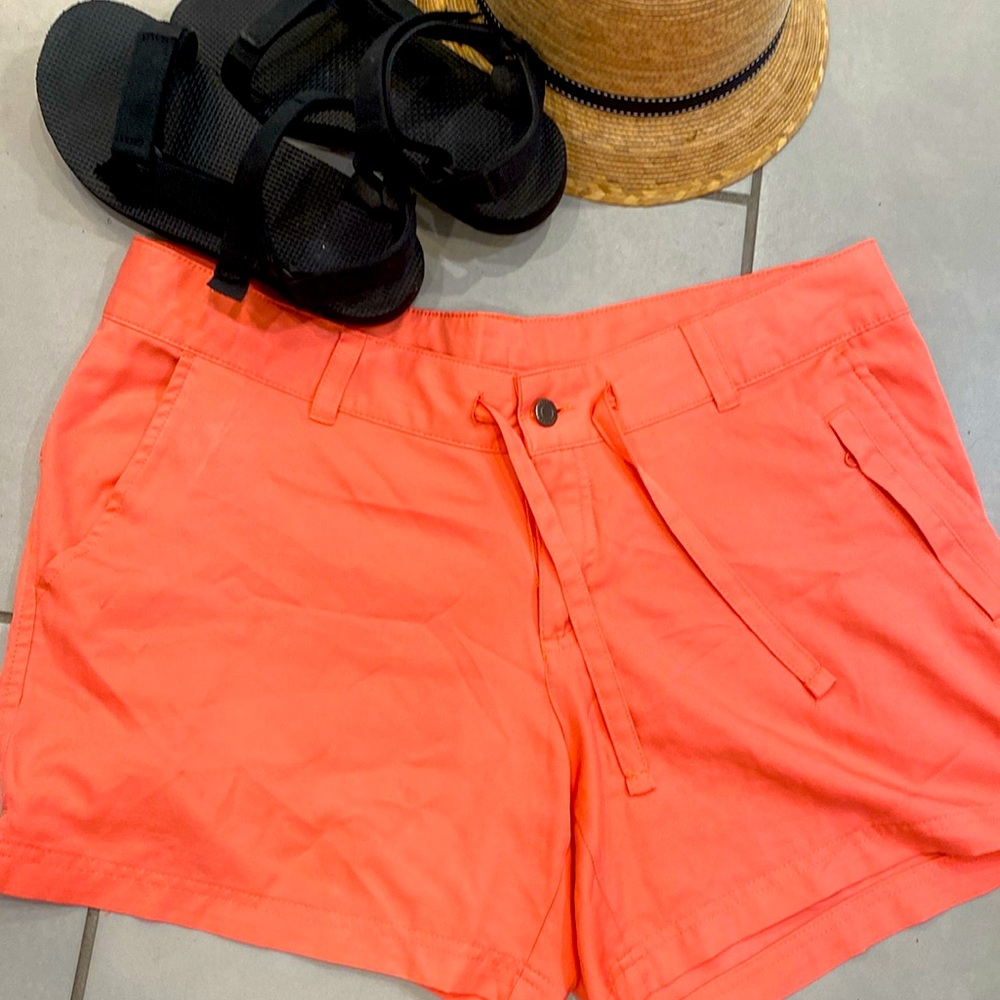 Magellan shorts size large